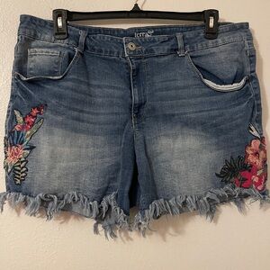 Floral Embroidery Cotton Shorts. 20w